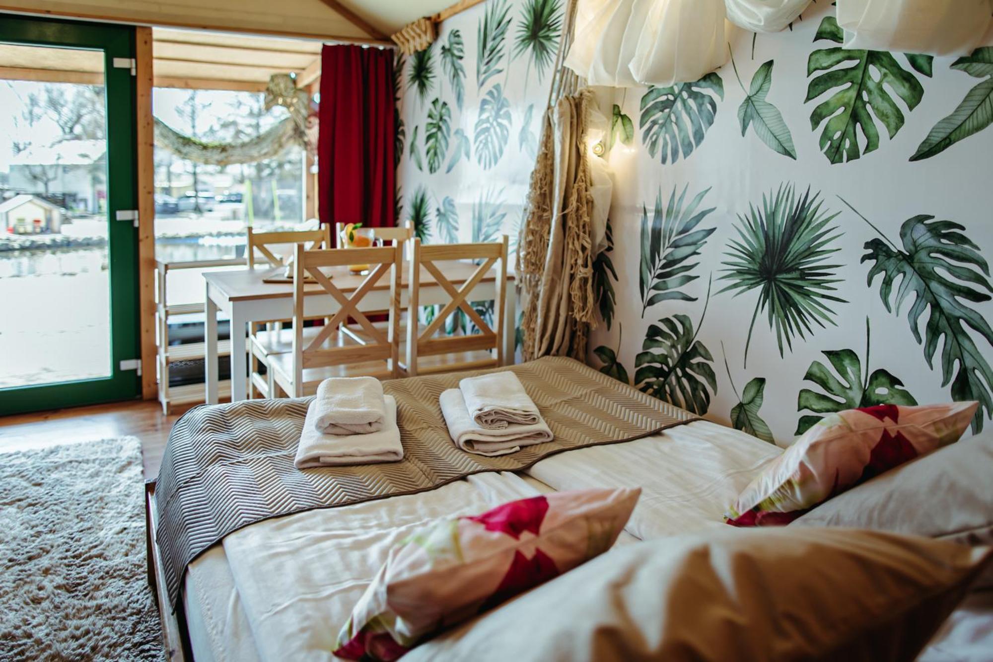 Herbals - Tree&Lake Houses With Bath, Sauna, Bikes, Motorboat Mielno  Camera foto